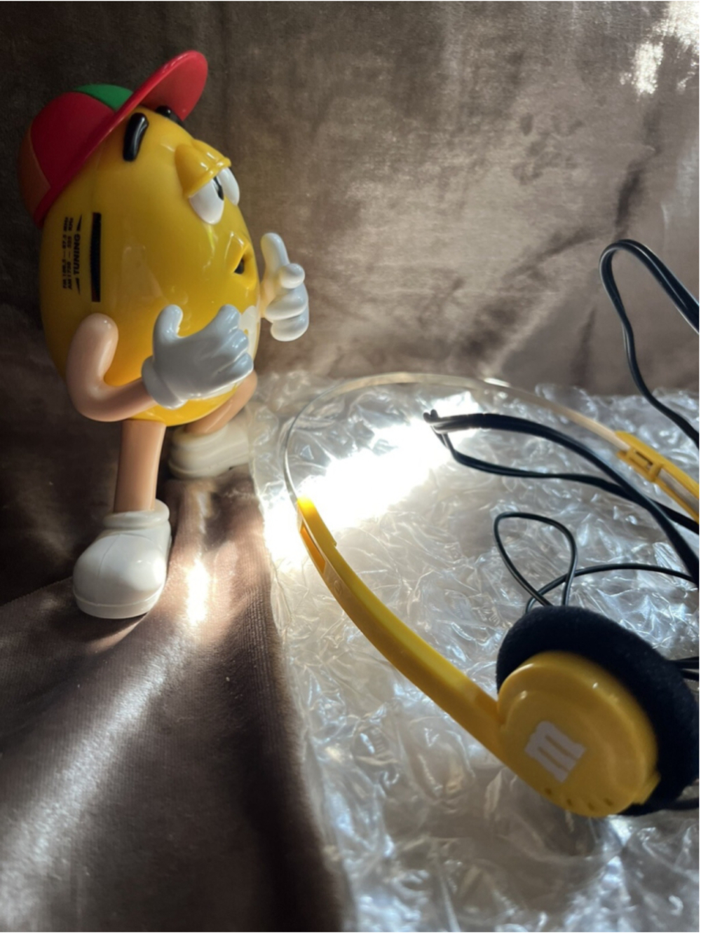 M&M Yellow Character Collectors Radio AM FM with Headphones HAT IS BROKEN FIX?